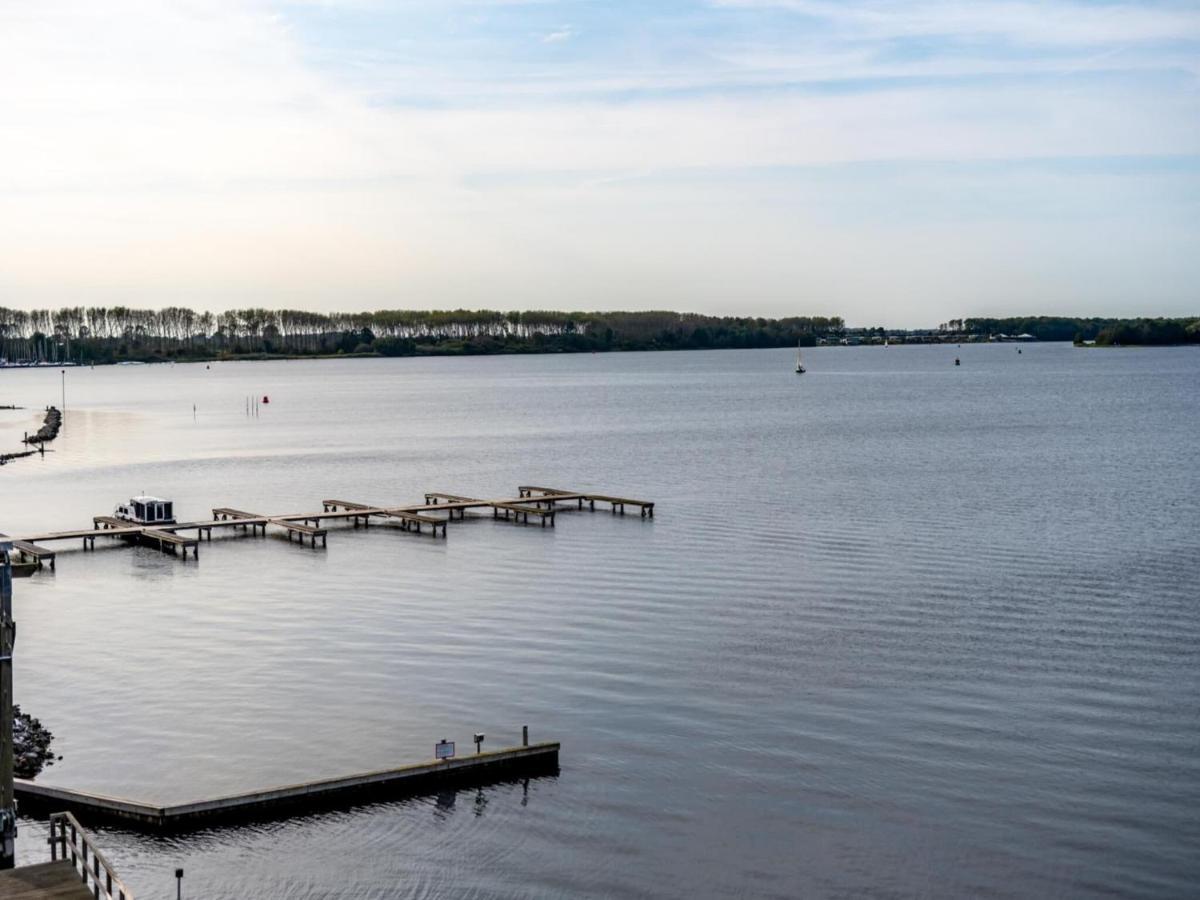 Spacious Waterfront Apartment Arnemuiden Bagian luar foto